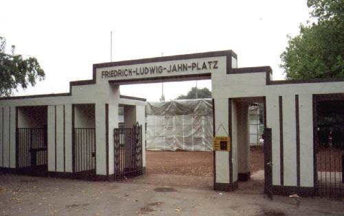 Friedrich-Ludwig-Jahn-Stadion - Eingang