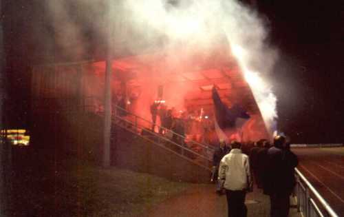 Heinz-Dettmer Stadion - Tribüne in Flammen