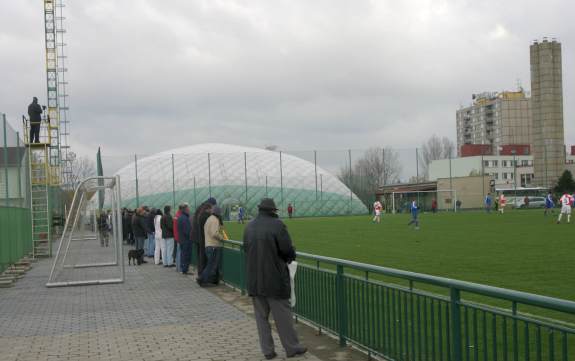 Stadion SC Xaverov Horní Pocernice - Längsseite