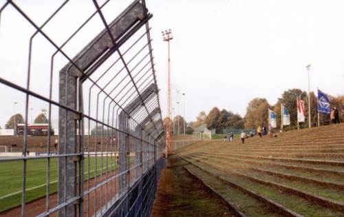 RSV-Stadion - Blick von der Gegenseite auf die Anzeigetafel