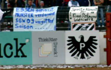 Preuen-Stadion - Botschaften an die Spieler der SG 09, letztendlich ungehrt