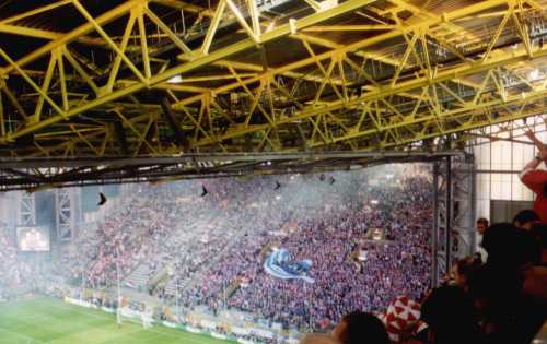 Westfalenstadion Dortmund - Nordtribne mit LFC-Fans