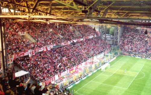 Westfalenstadion Dortmund - Sdtribne mit Alavez-Fans